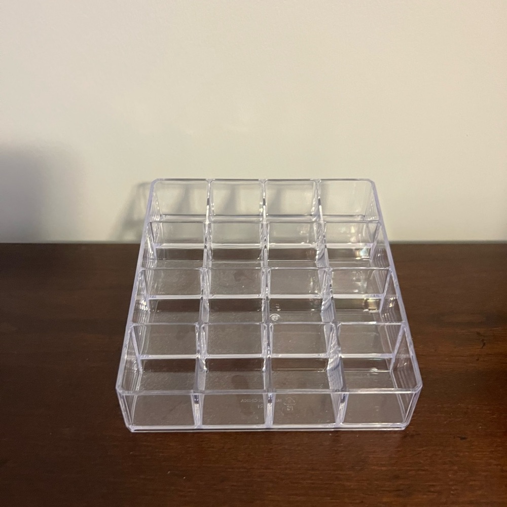 16 Slot Plastic Makeup Organizer